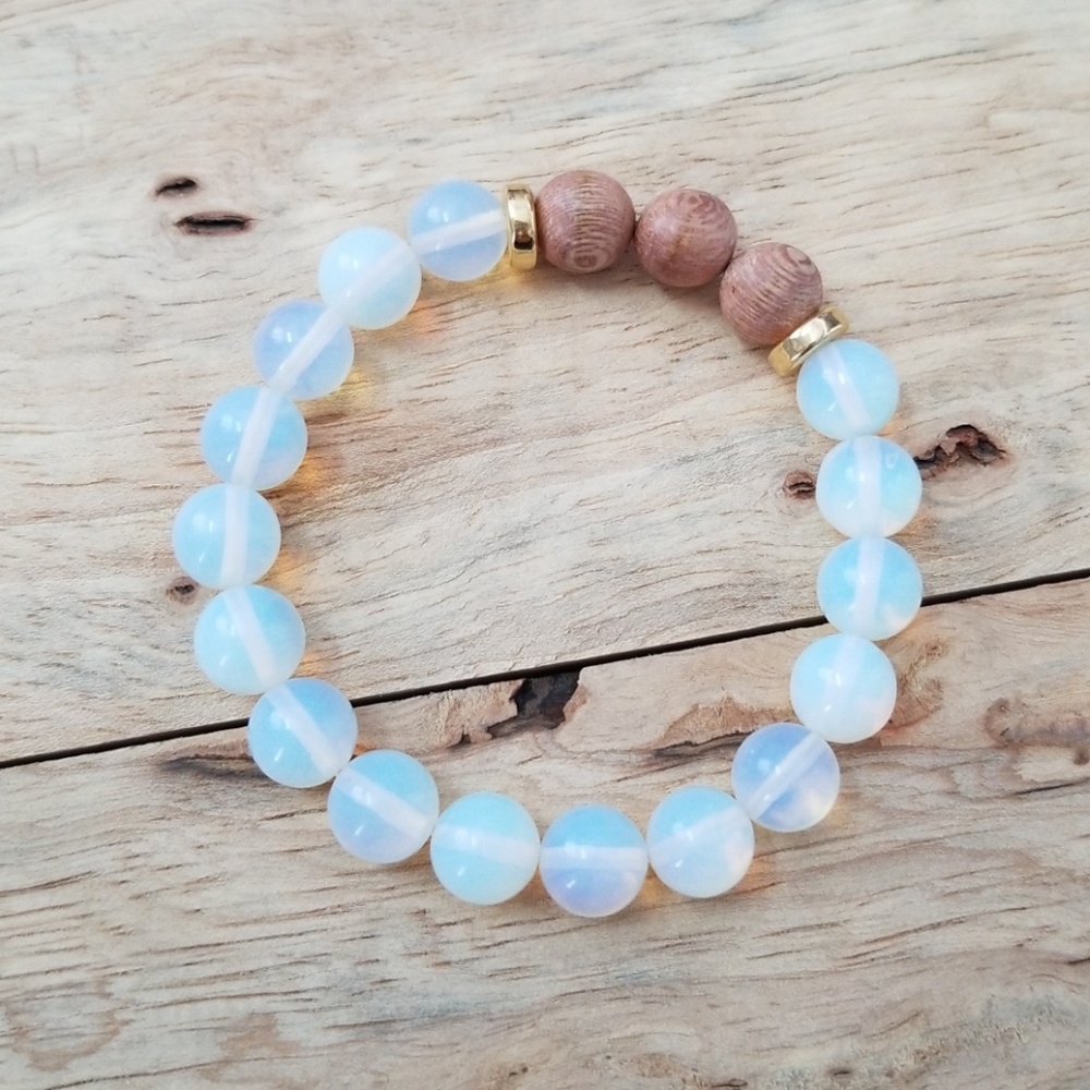 Essential oil diffusing bracelet